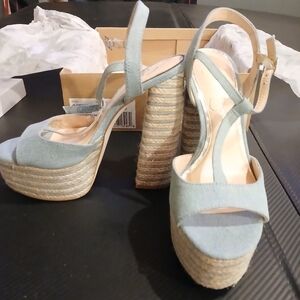 Jessica Simpson,  size 6 1/2
